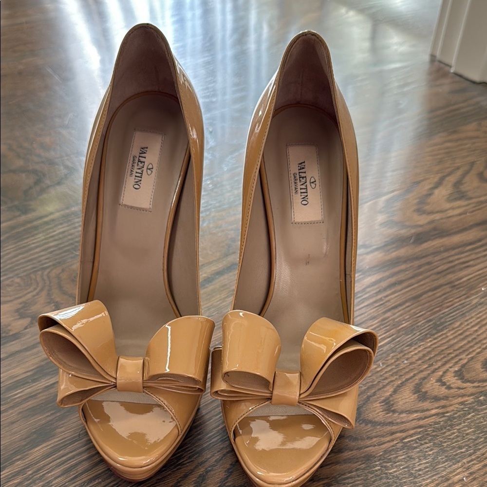 Valentino Tan Bow Detail Heels